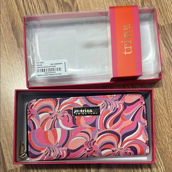 Trina Turk Large Wallet Sea Anemone ($78) Original Gift Box - BNWT - Picture 1 of 14